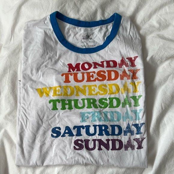 Disney Parks 7 Days Castle T-Shirt (size XL) - Picture 2 of 8